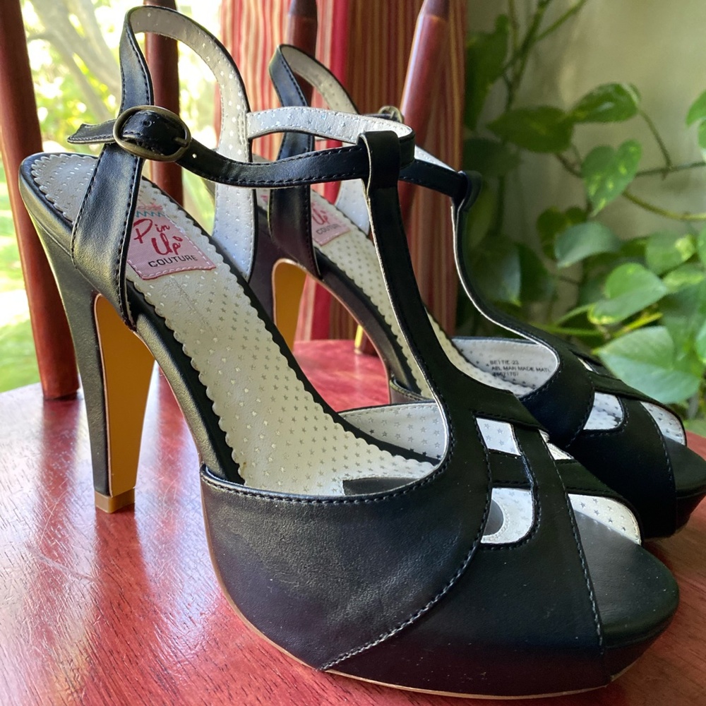 Pin Up Couture Bettie-23 Peep Toe Pump Platform T-Strap - Black